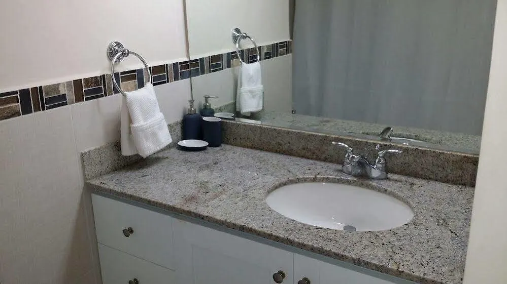 Kingsway New Kingston Guest Apartment II 3*,